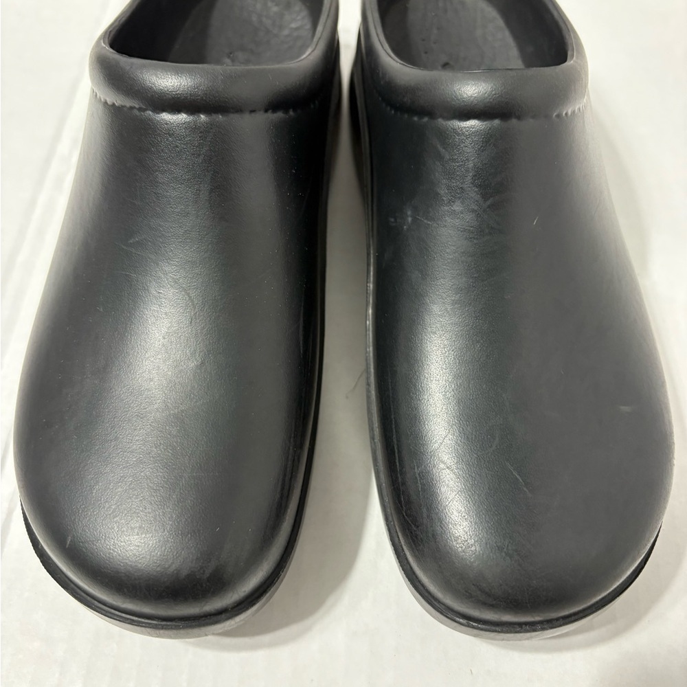 Klogs Slip Resistant, Non Marking Black Slip-On Clogs. Work Shoes. Rubber. W-8